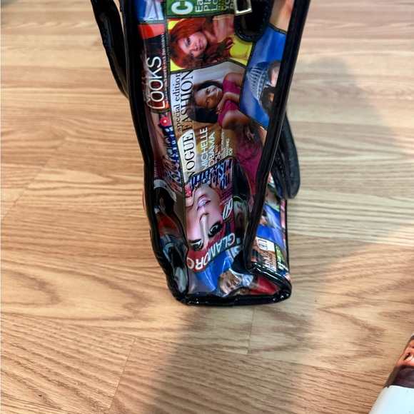 Magazine Print “the Obamas” Bag w/ Matching Zip Wallet - Picture 6 of 7